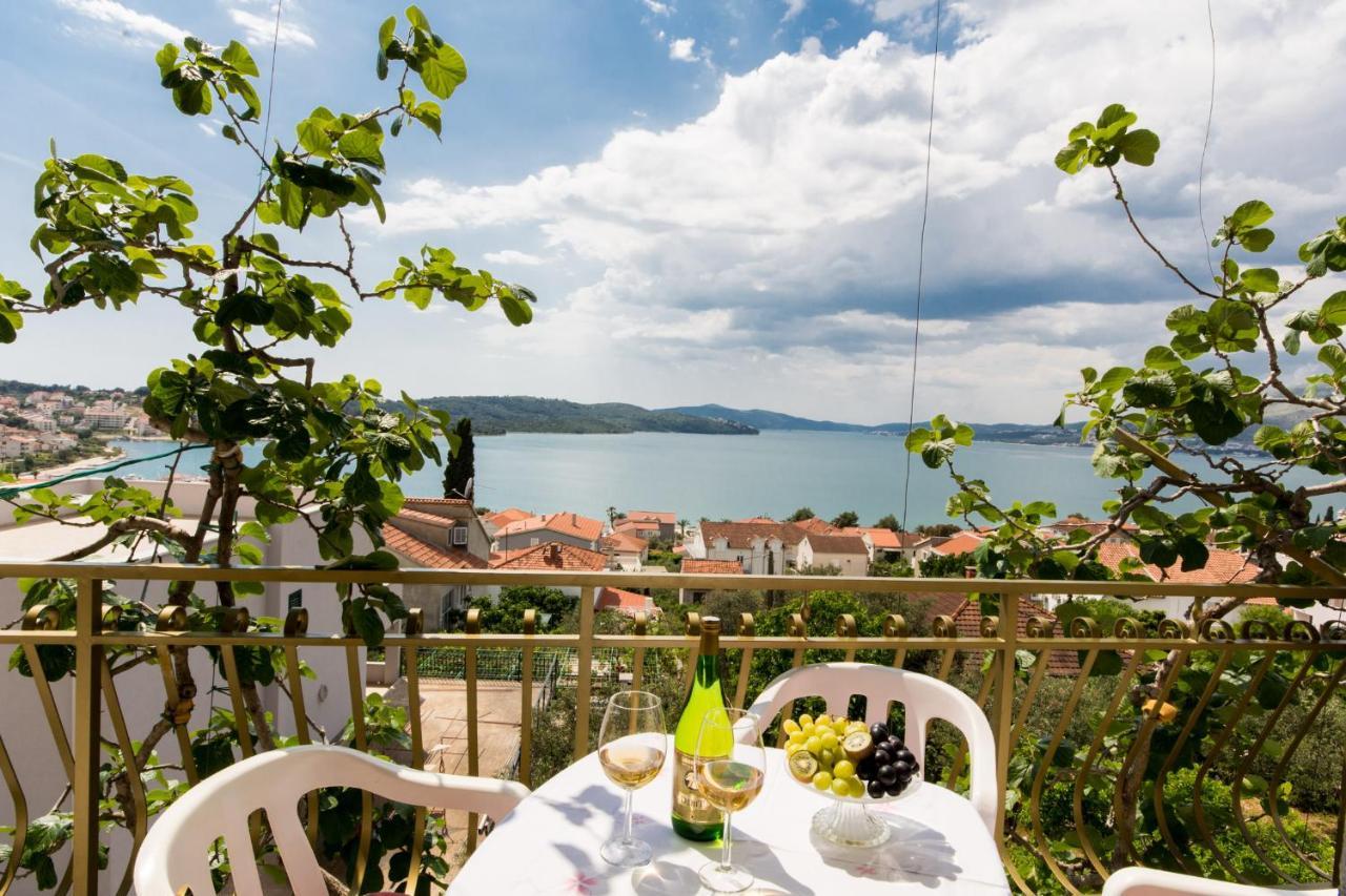 Apartmani Mila A1 & A2 & 3 Trogir Exterior photo